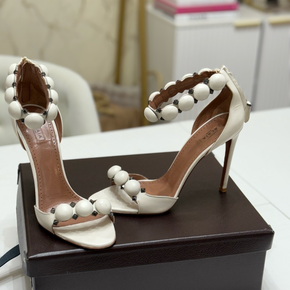 ALAIA WHITE BOMBE SANDALS 40.5